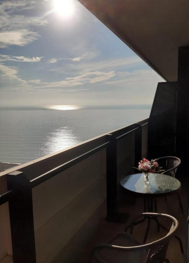 Orbi City Sea View Aparthotel Батуми Екстериор снимка